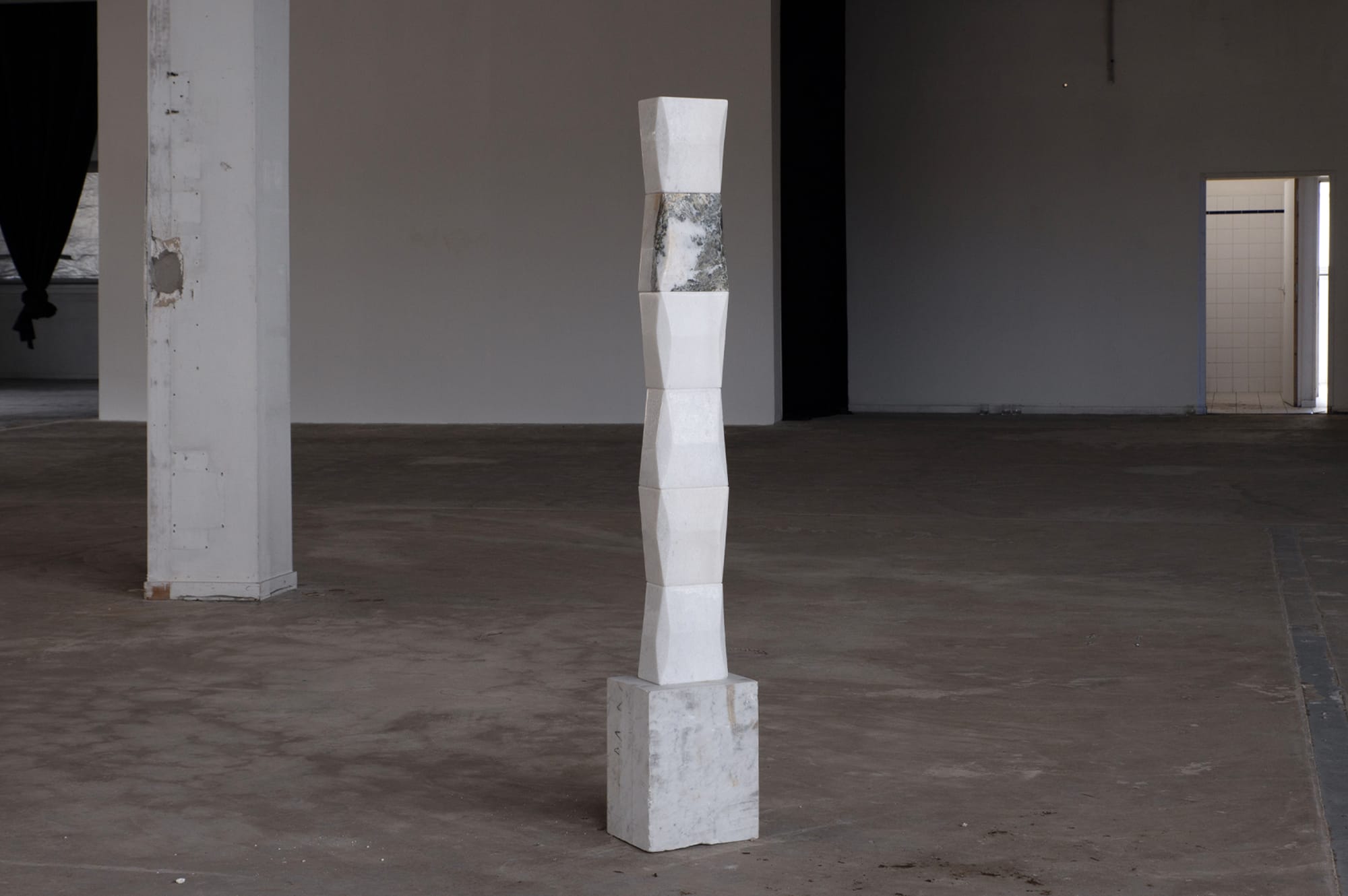 Luca_Resta-Works-MONUMENTS-Bad_Brancusi-001.jpg