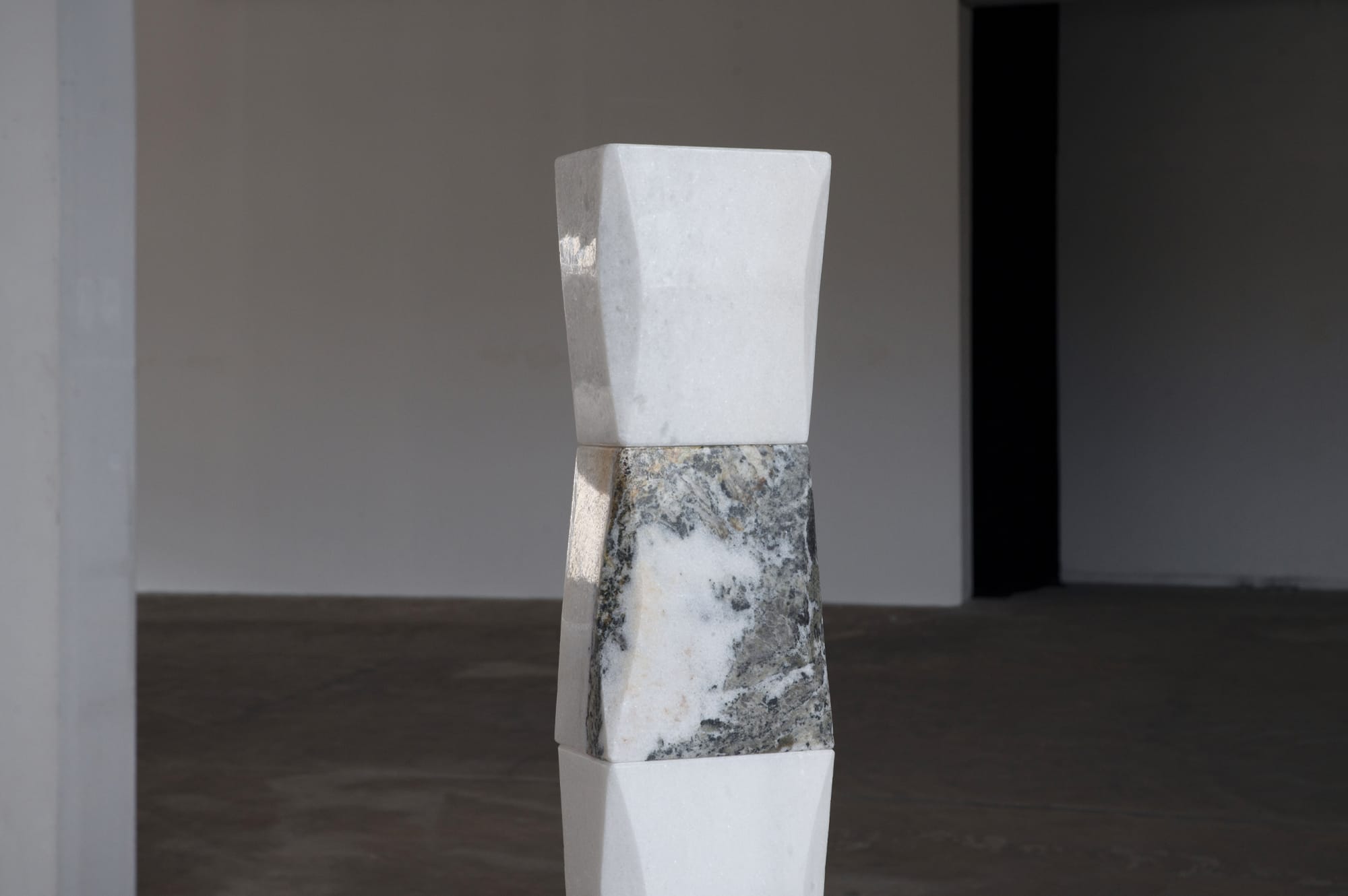 Luca_Resta-Works-MONUMENTS-Bad_Brancusi-002.jpg