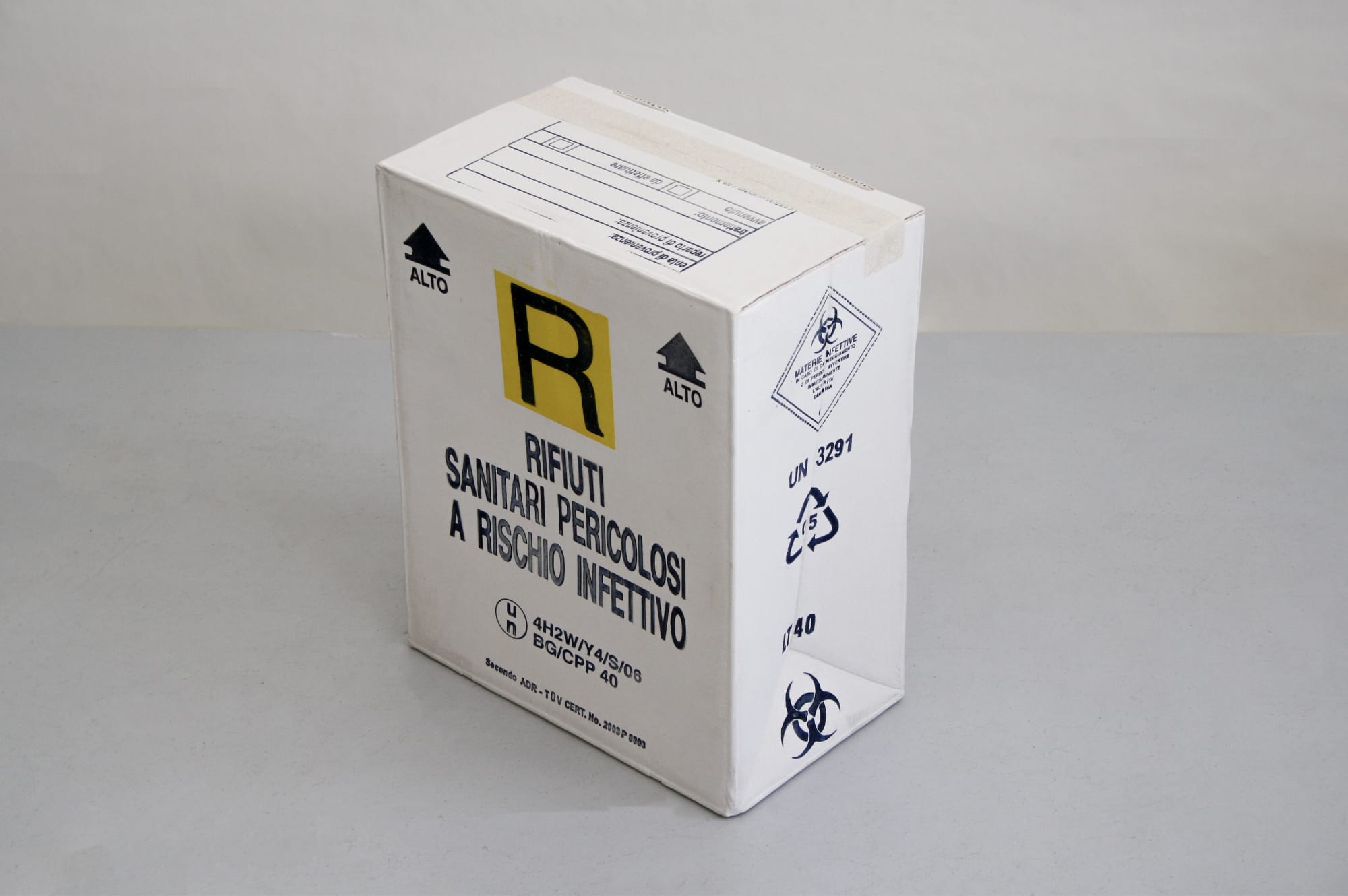 Luca_Resta-Works-MONUMENTS-HOLDER-Rifiuti_sanitari_pericolosi-1.jpg